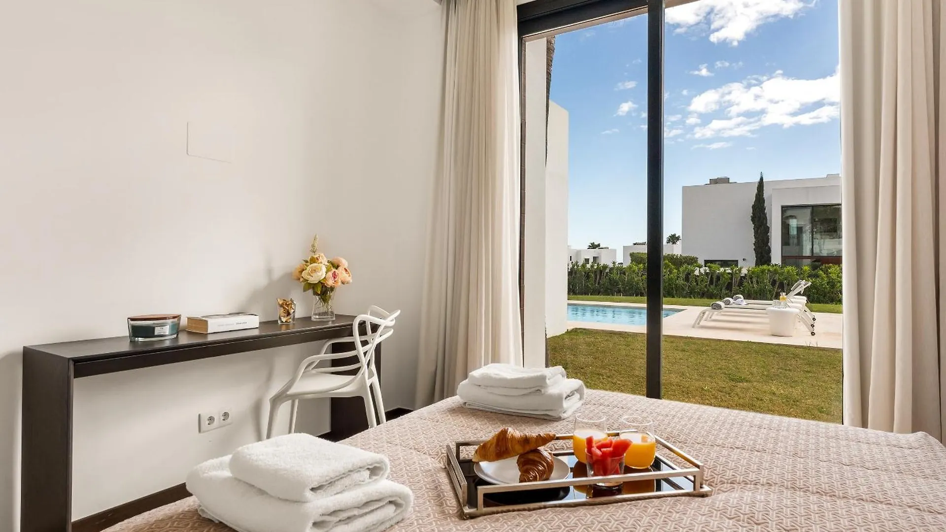 Villa Aurora - Marbella - Contemporary Villa In New Golden Mile Estepona Spain