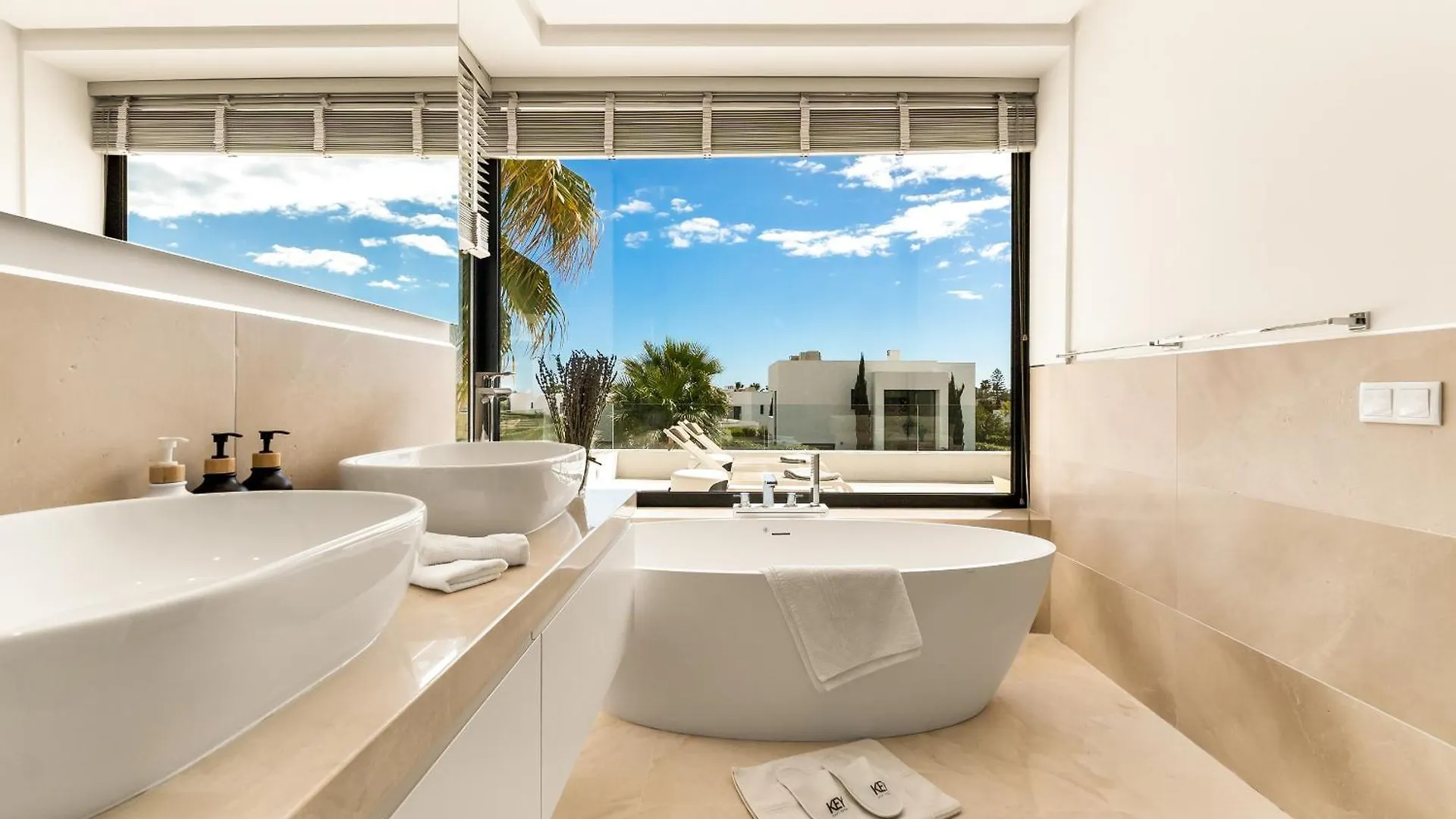 Villa Aurora - Marbella - Contemporary Villa In New Golden Mile Estepona