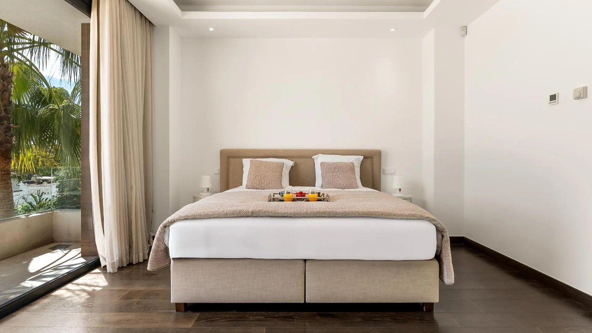 Villa Aurora - Marbella - Contemporary Villa In New Golden Mile Estepona