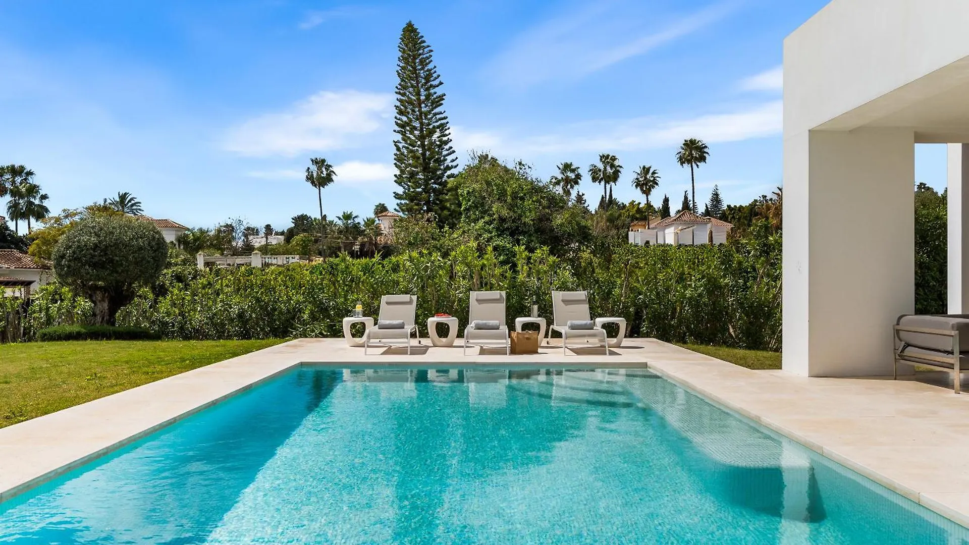Villa Aurora - Marbella - Contemporary Villa In New Golden Mile Estepona