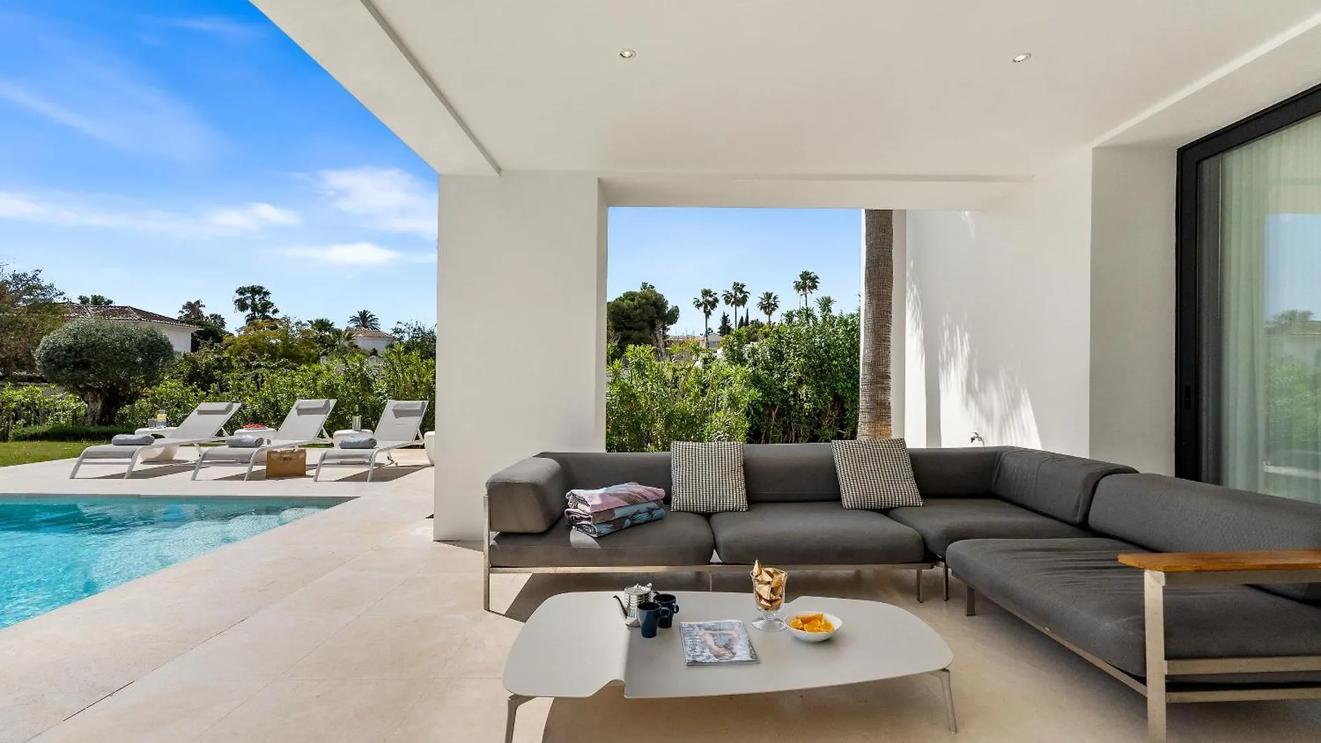 Villa Aurora - Marbella - Contemporary Villa In New Golden Mile Estepona