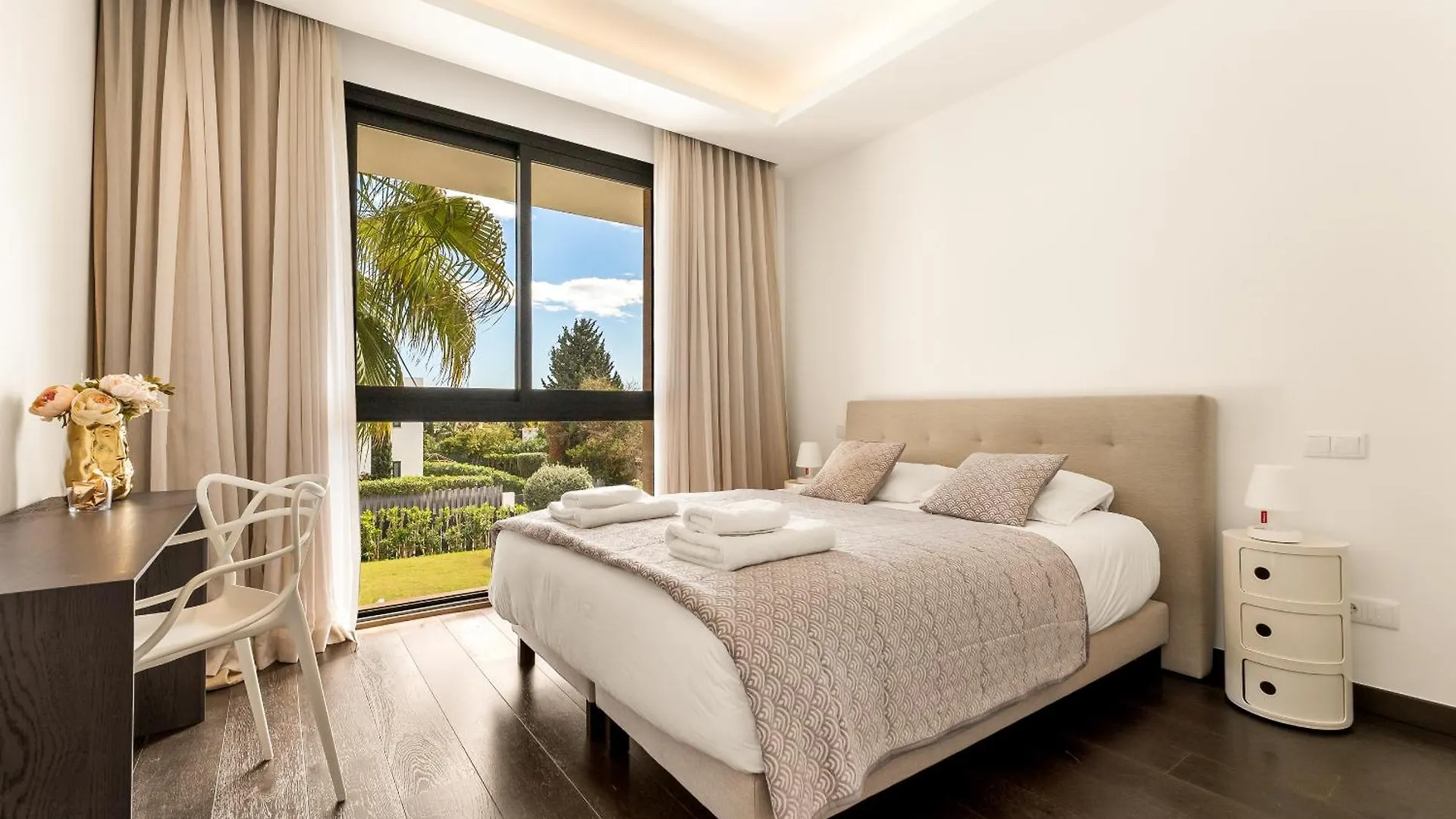 Villa Aurora - Marbella - Contemporary Villa In New Golden Mile Estepona